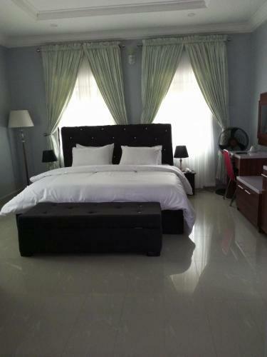 Allover Apartments And Suites Apo