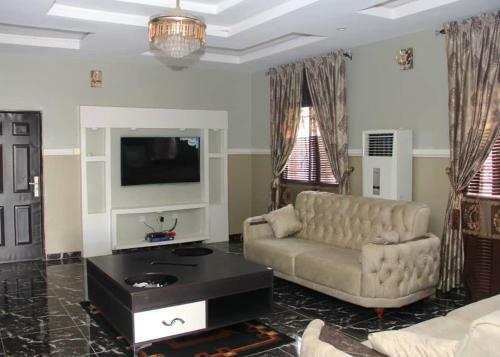 A Lovely 3bedroom Apartment Lifecamp