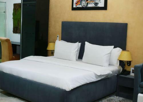 6129 Luxzri Apartment
