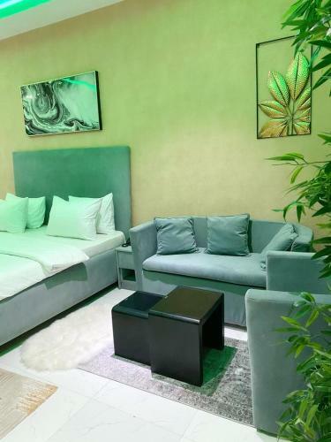 6129 Luxzri Apartment
