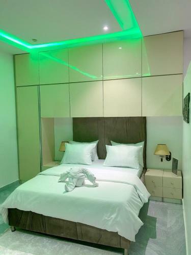 6129 Luxzri Apartment
