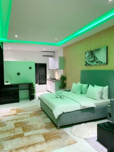 6129 Luxzri Apartment