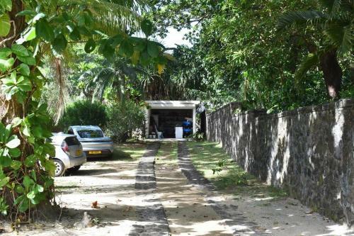 Serenity - Cheerful 2-bedrooms Beachfront Villa.