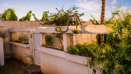 Villa Simone: Sunlit Beach Getaway W/ Pool + Wifi