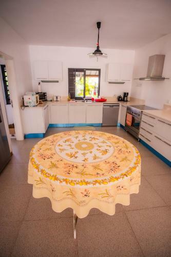 Villa Simone: Sunlit Beach Getaway W/ Pool + Wifi