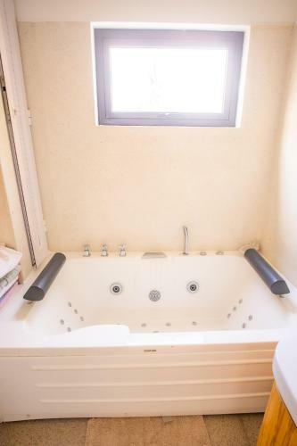Villa Simone: Sunlit Beach Getaway W/ Pool + Wifi