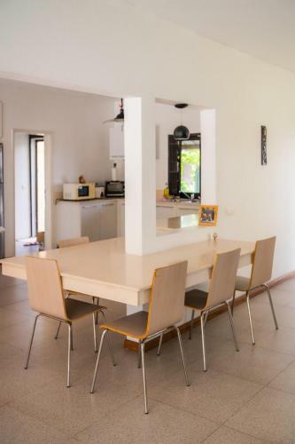 Villa Simone: Sunlit Beach Getaway W/ Pool + Wifi