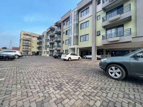 Lovely 3-bedroom Apartment /swimming Pool/gym