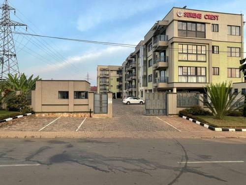 Lovely 3-bedroom Apartment /swimming Pool/gym