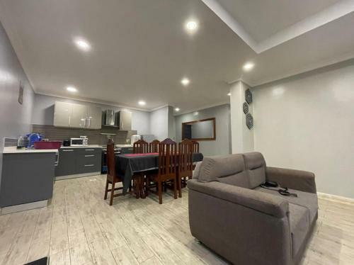 Lovely 3-bedroom Apartment Swimming Poolgym