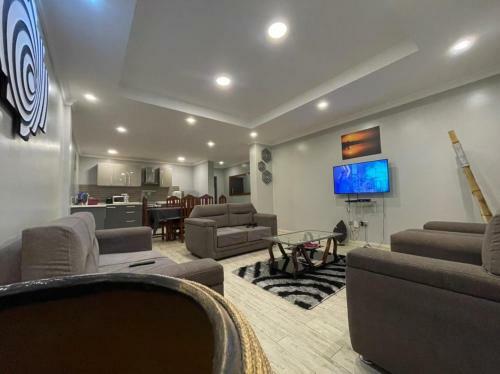 Lovely 3-bedroom Apartment Swimming Poolgym
