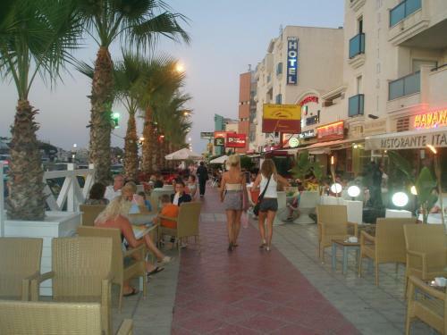 Playamarina II Aparthotel Cabo Roig