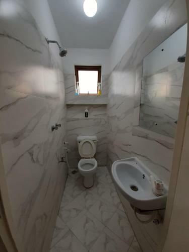 Bed & Breakfast Fahamu Luxury Bamburi