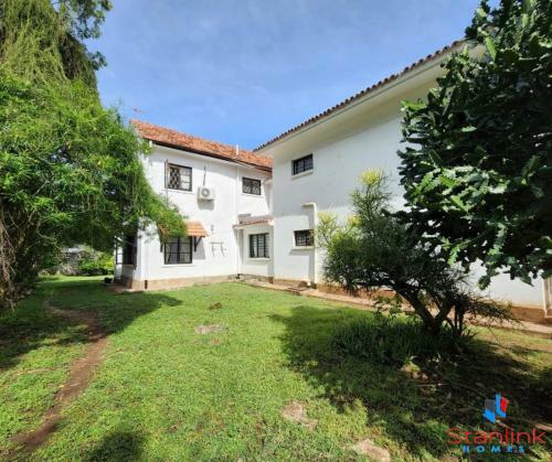 A Breath-taking 5-bedroom Holiday Home!
