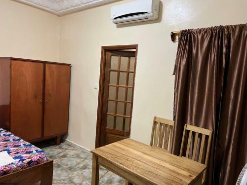 Hostal Chambre Priv�e Climatisee-acces Douche-salon -cuisine-netflix