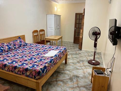 Hostal Chambre Priv�e Climatisee-acces Douche-salon -cuisine-netflix