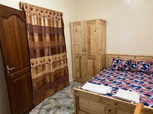 Hostal Chambre Priv�e Climatisee-acces Douche-salon -cuisine-netflix