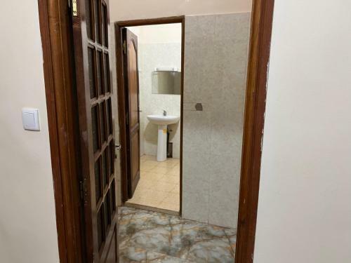 Hostal Chambre Priv�e Climatisee-acces Douche-salon -cuisine-netflix
