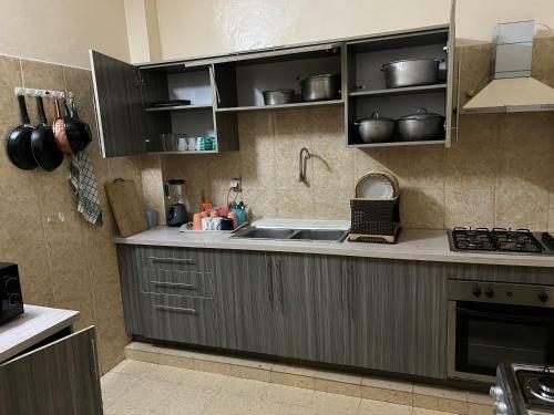 Hostal Chambre Priv�e Climatisee-acces Douche-salon -cuisine-netflix