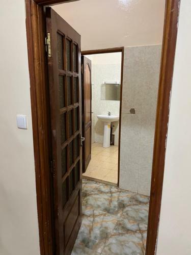 Hostal Chambre Priv�e Climatisee-acces Douche-salon -cuisine-netflix