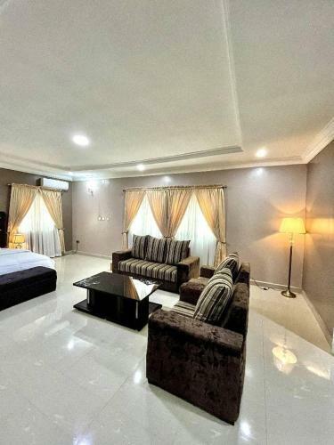 Allover Apartments & Suites Area 1