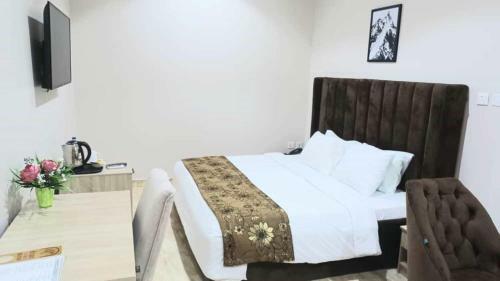 Pearl And Diamond Hotel