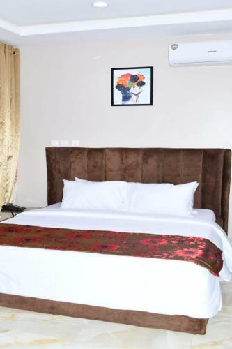 Pearl And Diamond Hotel