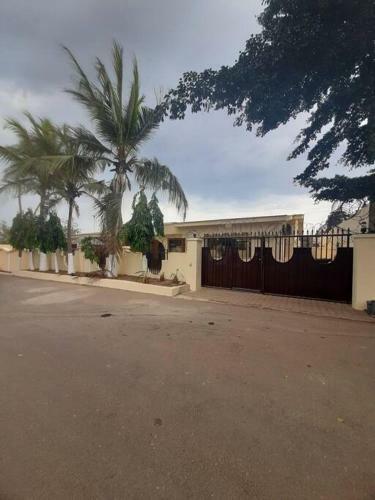 Classy 3, Bedroom Residence, Private And Secure