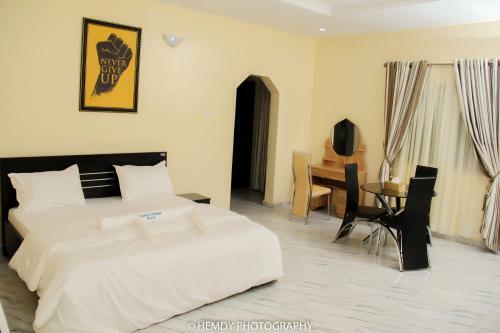 Channel 8 Premium Hotel