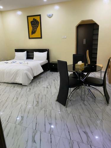 Channel 8 Premium Hotel