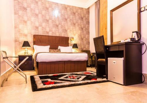 The Cromwell Courtyard Hotel Ltd