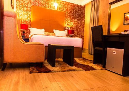 The Cromwell Courtyard Hotel Ltd