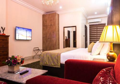The Cromwell Courtyard Hotel Ltd