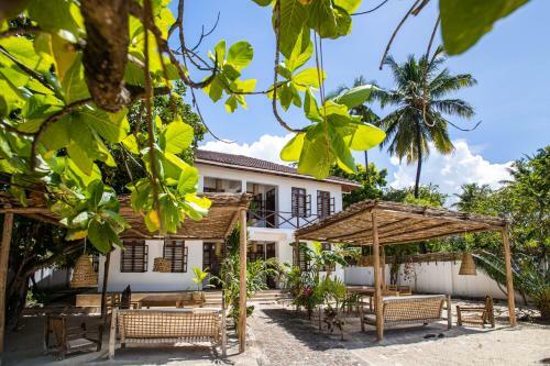 Kima Serviced Beach House & Suites