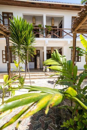 Kima Serviced Beach House & Suites