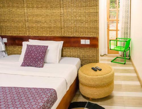 Tooro Fairway Hotel