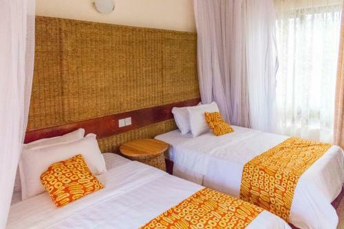 Tooro Fairway Hotel