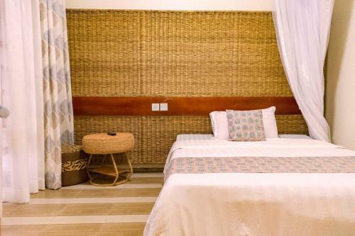 Tooro Fairway Hotel