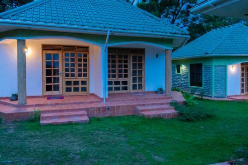 Tooro Fairway Hotel
