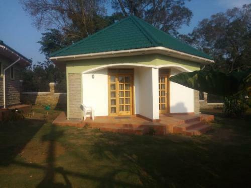 Tooro Fairway Hotel