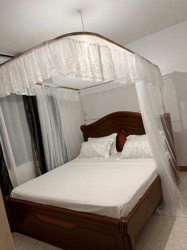 7 Bedrooms Luxury Home