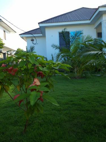 Villa Kigamboni Garden Rest House