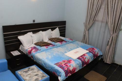 Chirozz Hotels & Suites
