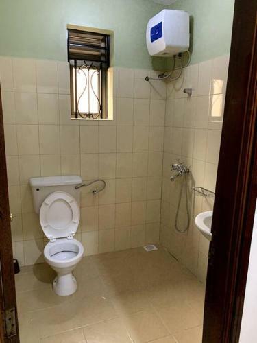 Cozy 2-bedroom Apartment Within City Limits.