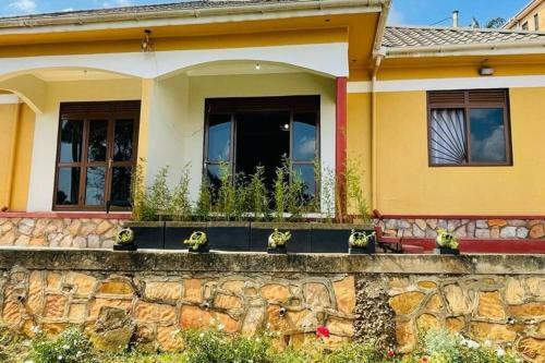 Manzi Home 2 Bedroom 2 Bath