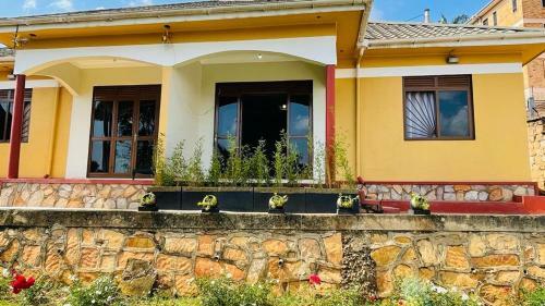Manzi Home 2 Bedroom 2 Bath