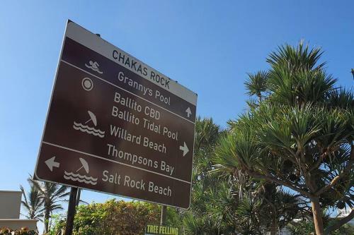 Apartamento 2 Bedroom Beachfront Gem!