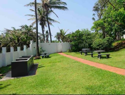 Cozy, 2 Bedroom Beachfront Apartment