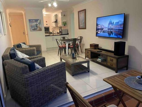 Cozy, 2 Bedroom Beachfront Apartment