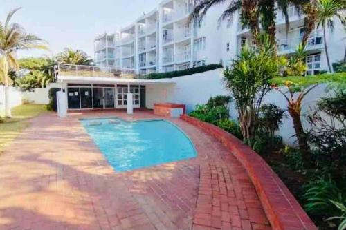 Cozy, 2 Bedroom Beachfront Apartment
